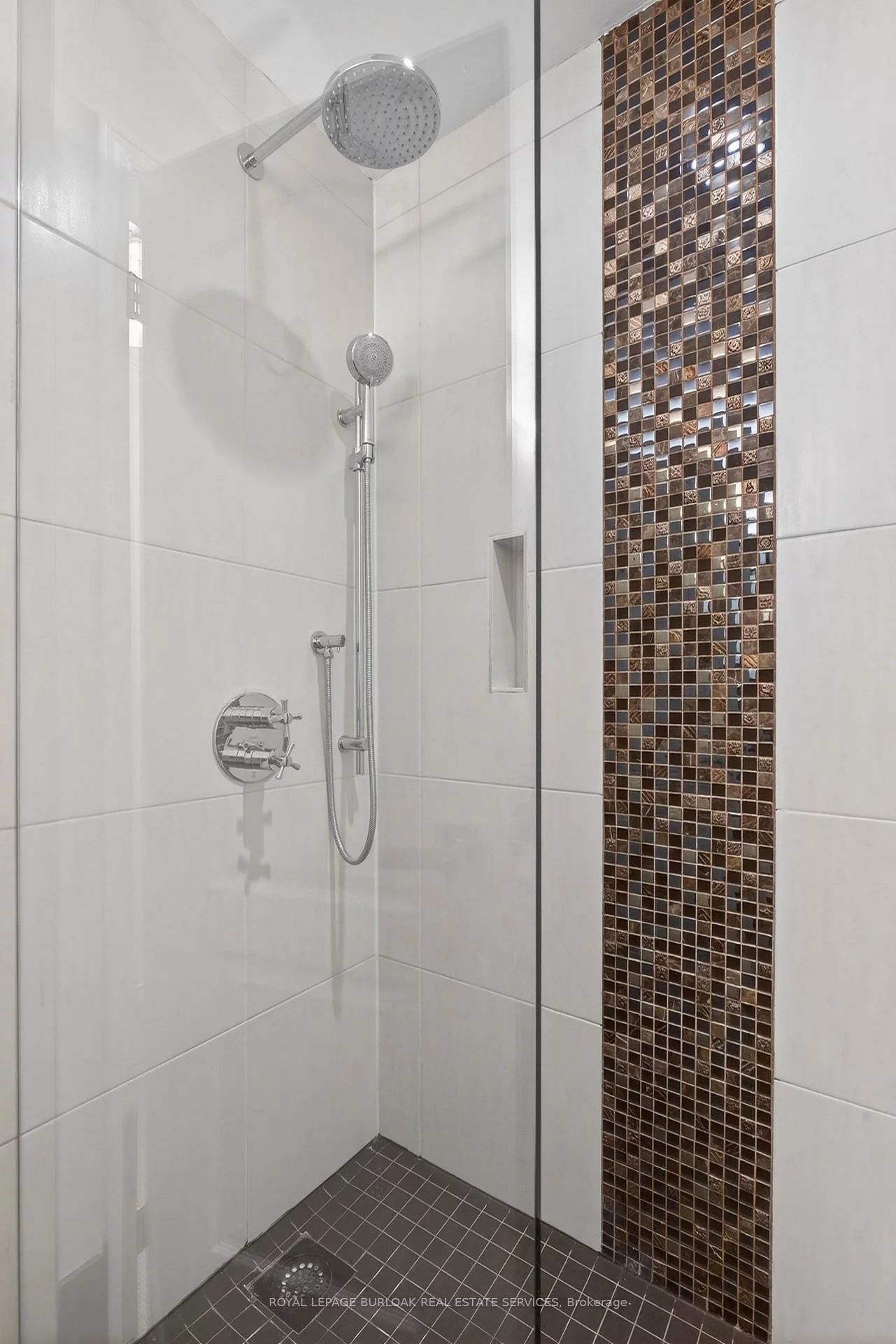 2065, Sixth, 1015 - RO River Oaks, Oakville