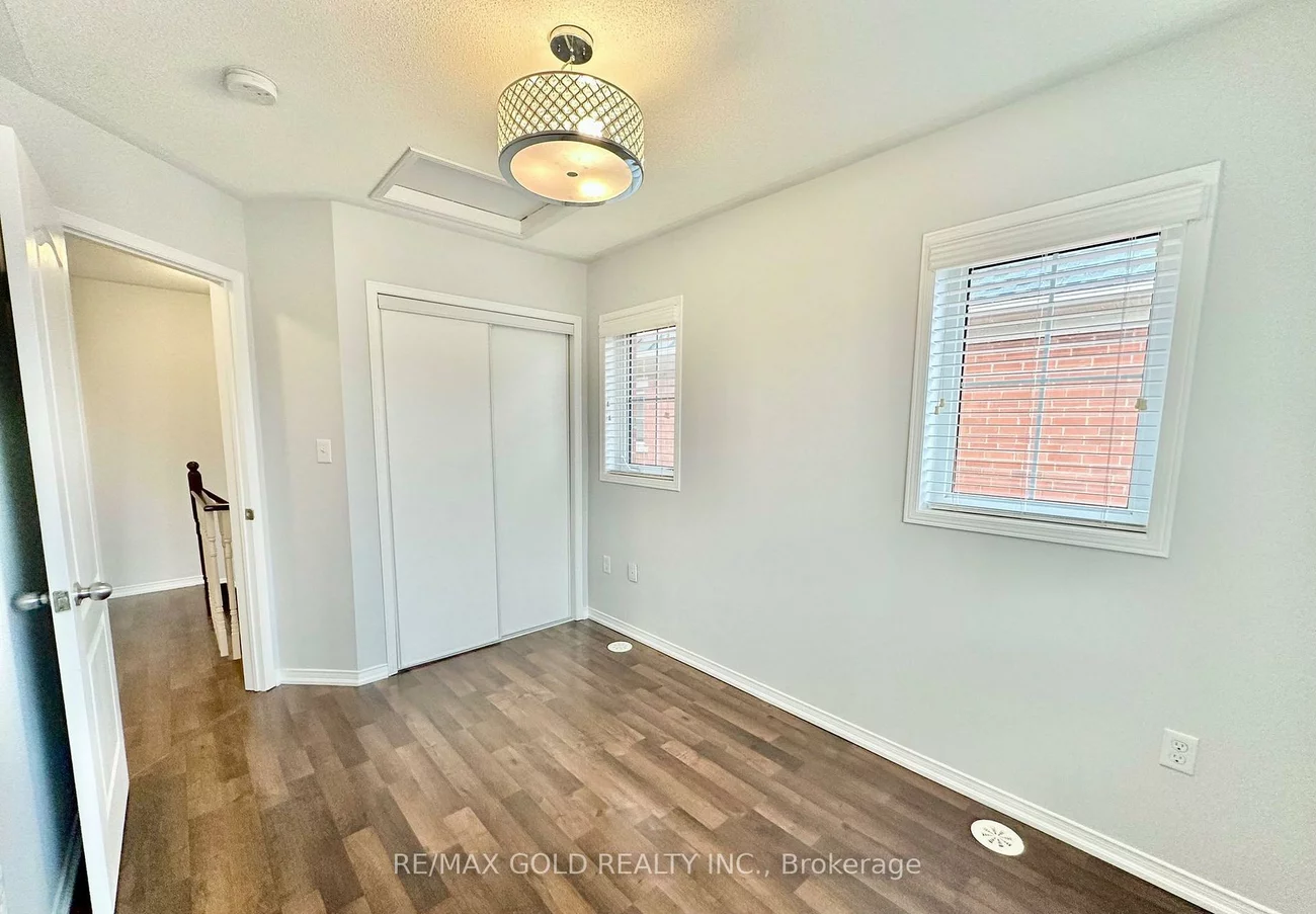2476, Post, 1015 - RO River Oaks, Oakville