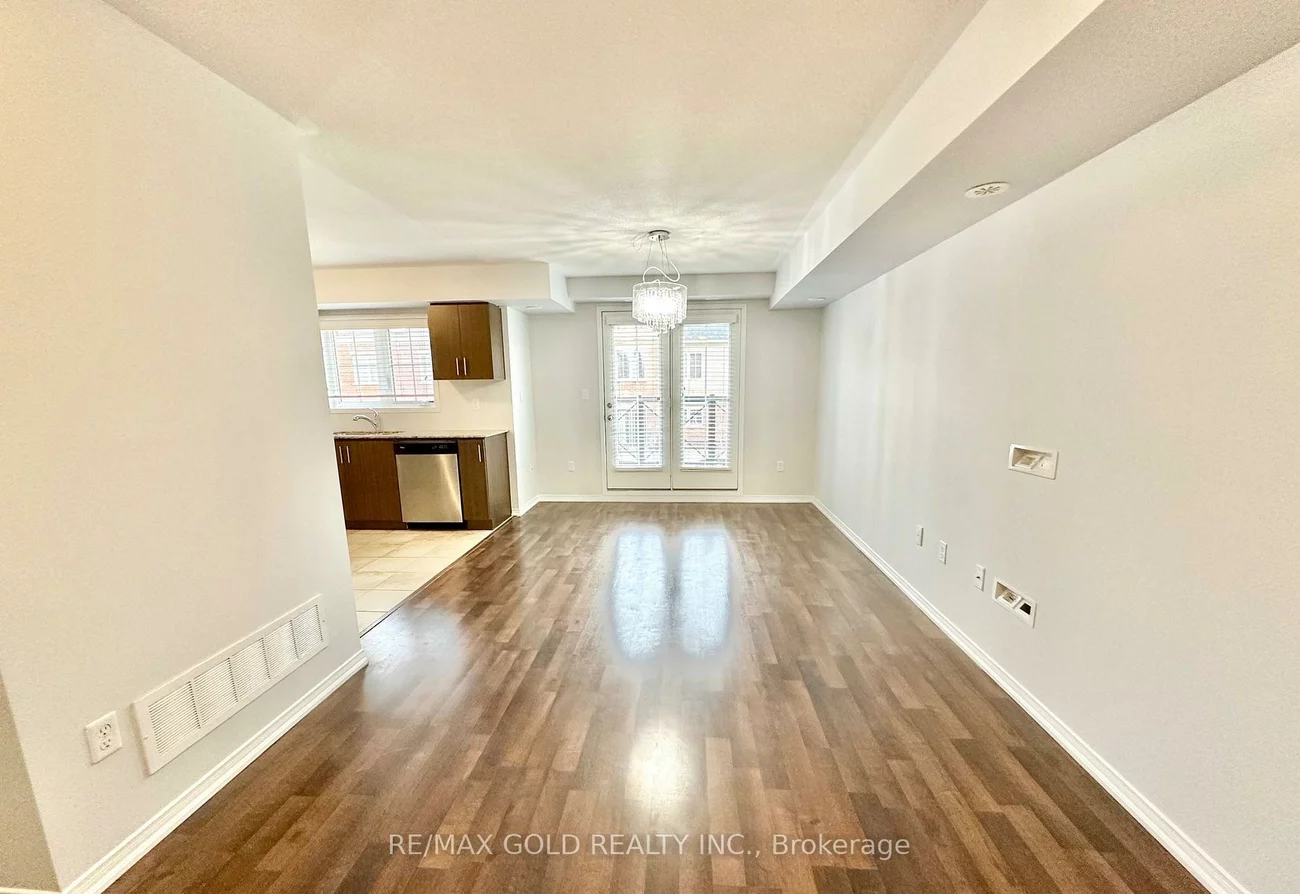 2476, Post, 1015 - RO River Oaks, Oakville
