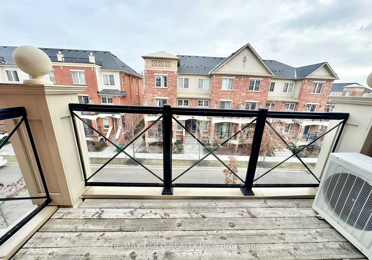 2476, Post, 1015 - RO River Oaks, Oakville