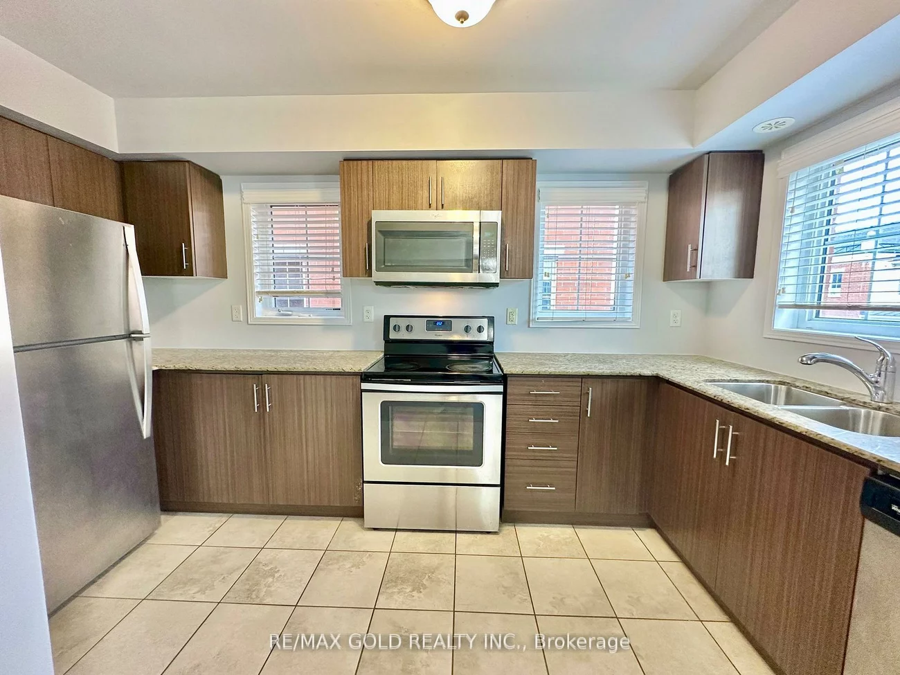 2476, Post, 1015 - RO River Oaks, Oakville