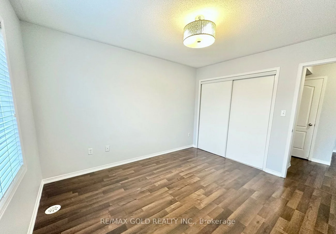 2476, Post, 1015 - RO River Oaks, Oakville