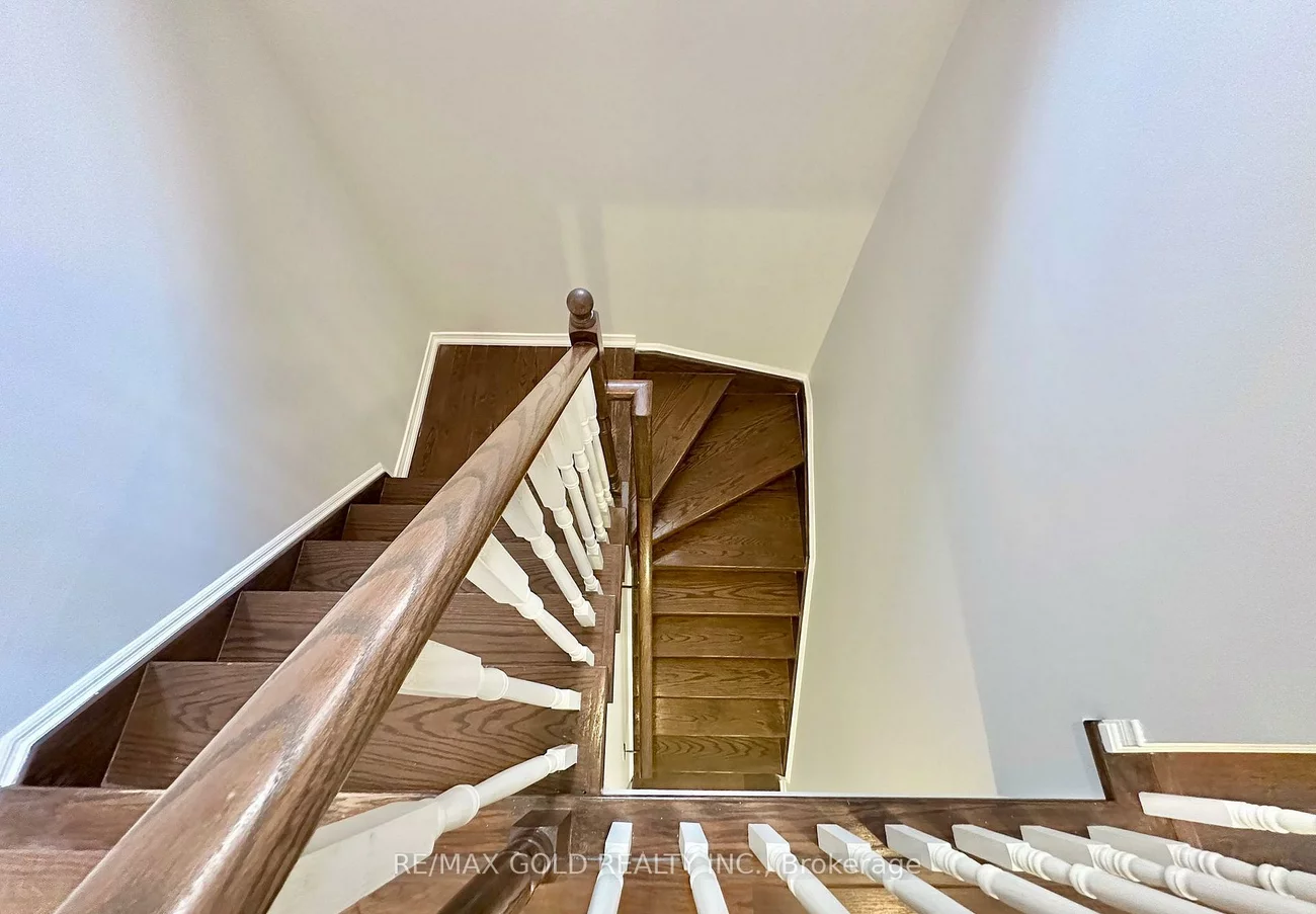 2476, Post, 1015 - RO River Oaks, Oakville