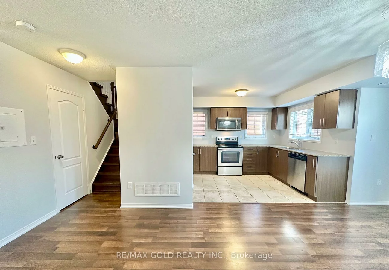 2476, Post, 1015 - RO River Oaks, Oakville