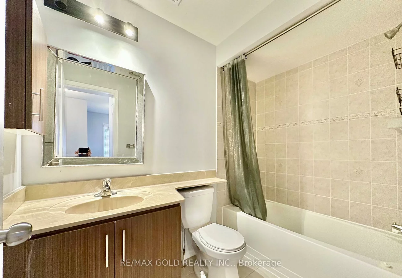 2476, Post, 1015 - RO River Oaks, Oakville