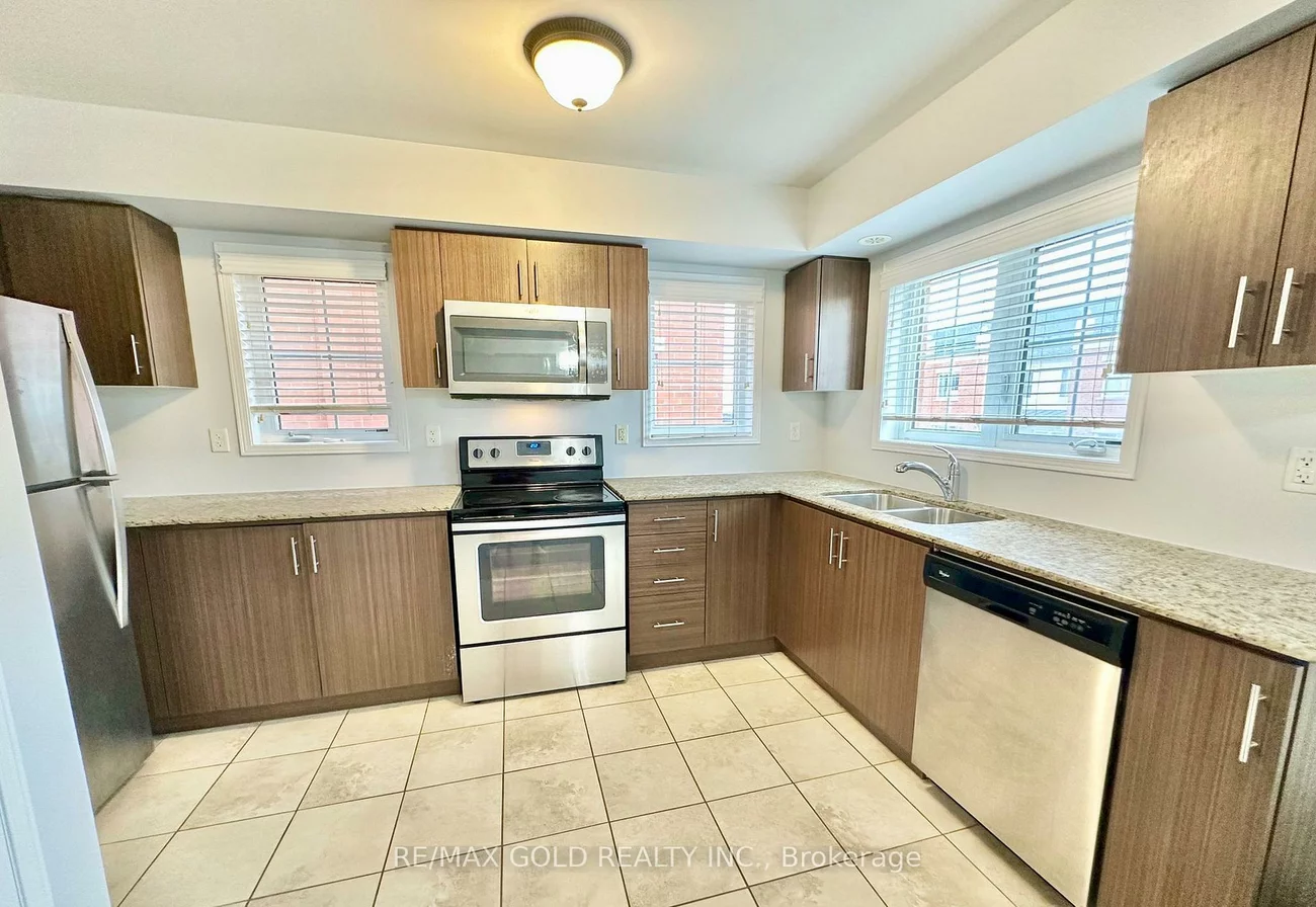 2476, Post, 1015 - RO River Oaks, Oakville