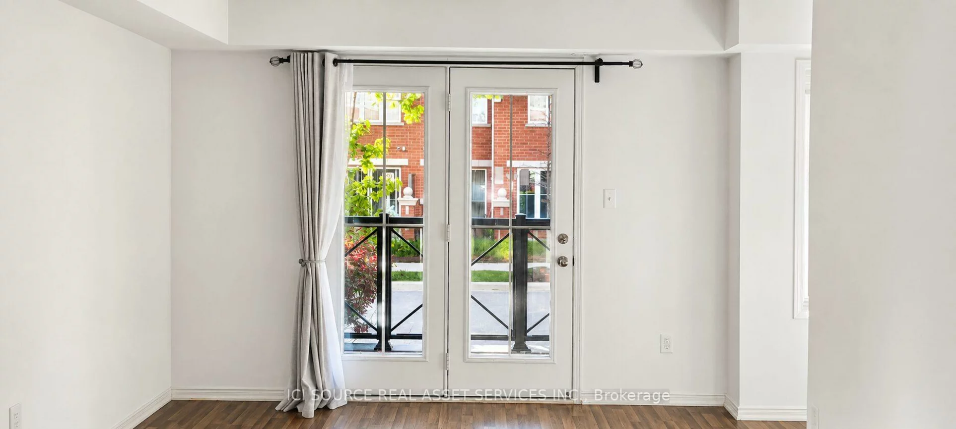 2460, Post, 1015 - RO River Oaks, Oakville