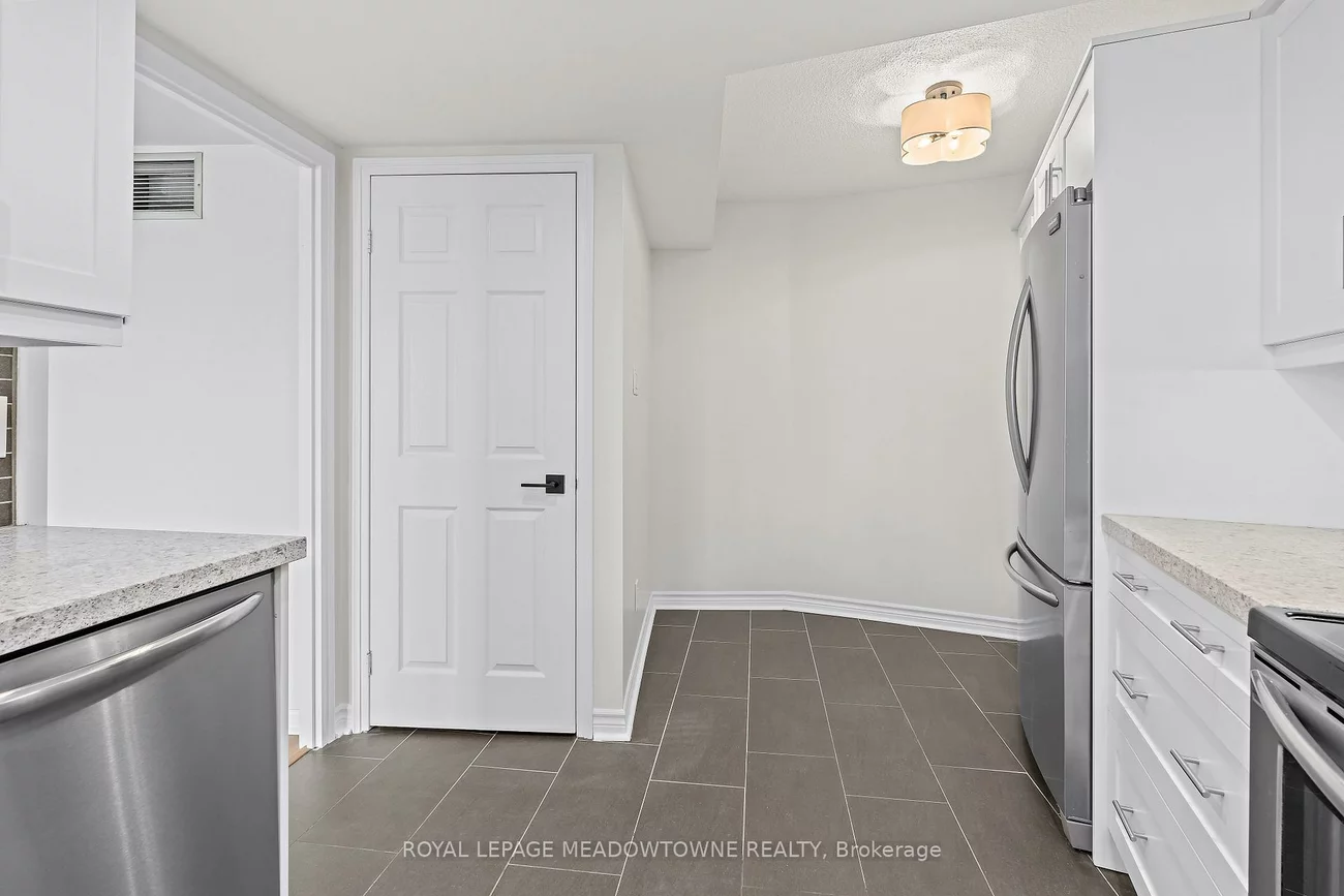 1230, Marlborough, 1003 - CP College Park, Oakville