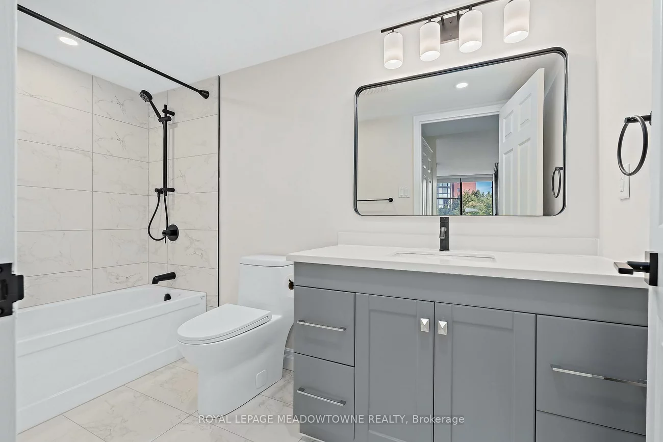 1230, Marlborough, 1003 - CP College Park, Oakville
