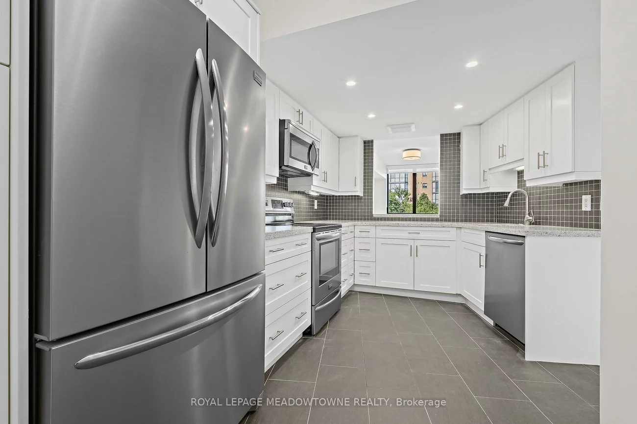 1230, Marlborough, 1003 - CP College Park, Oakville