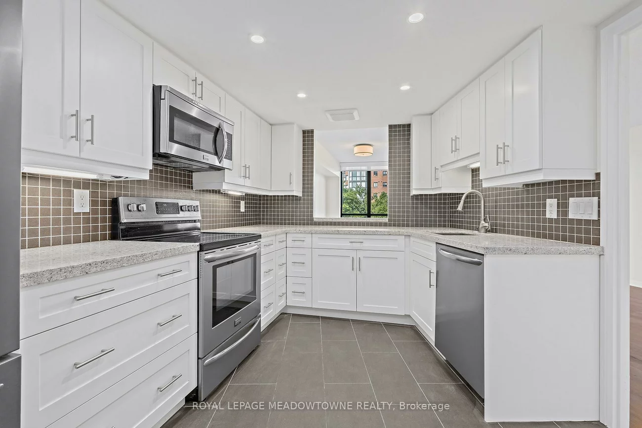 1230, Marlborough, 1003 - CP College Park, Oakville