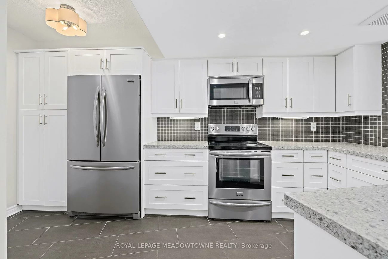 1230, Marlborough, 1003 - CP College Park, Oakville