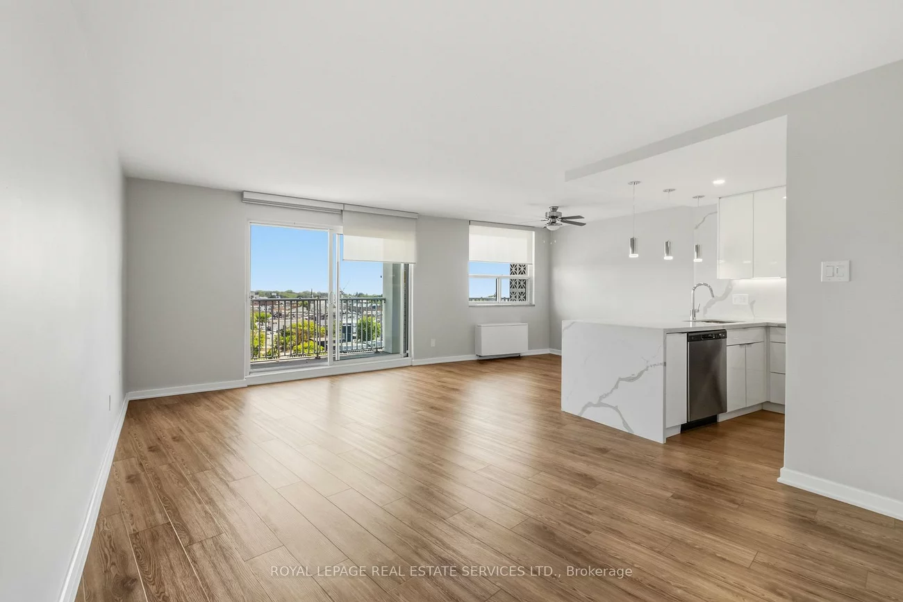 125, Forsythe, 1002 - CO Central, Oakville