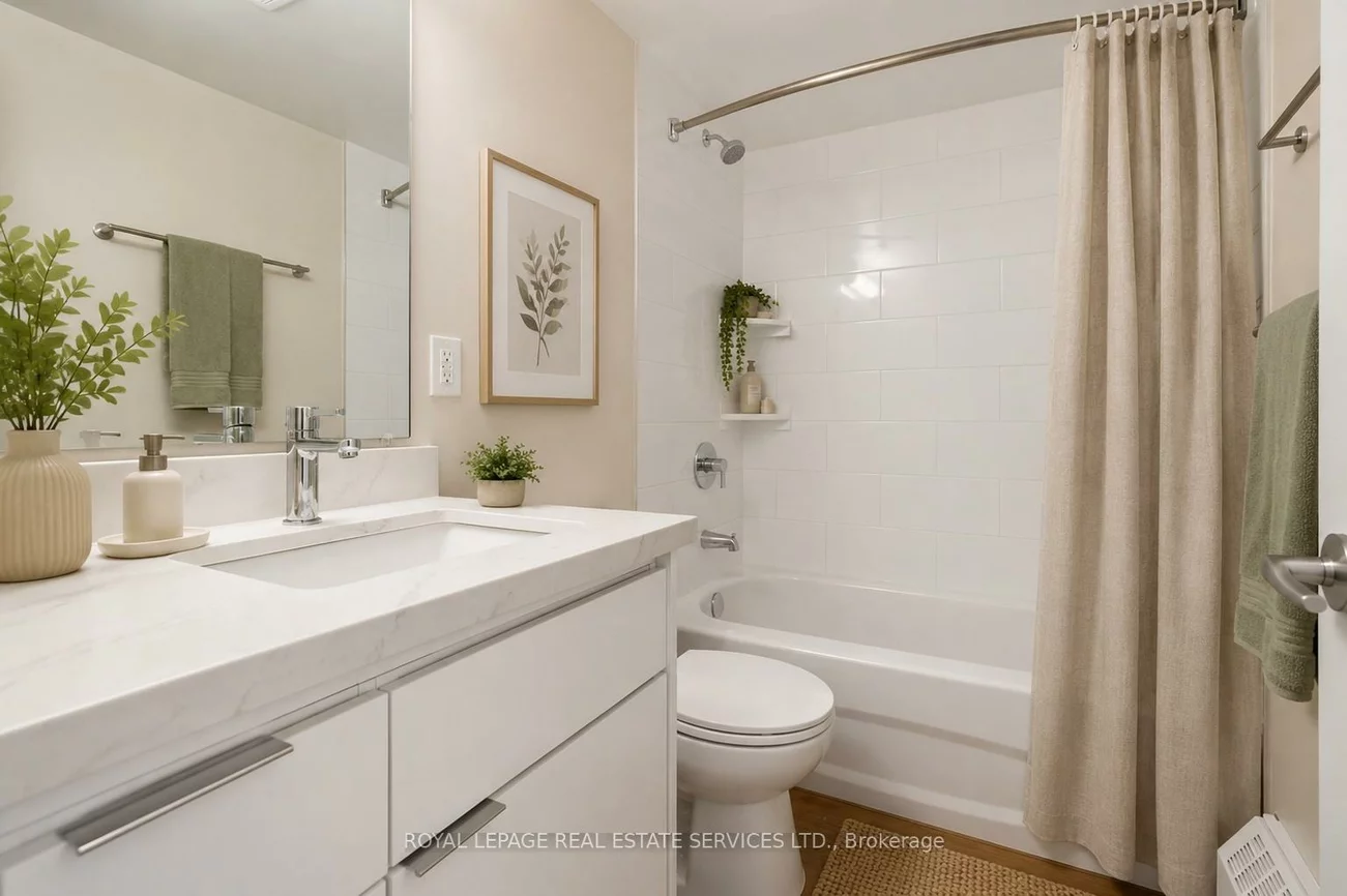 125, Forsythe, 1002 - CO Central, Oakville