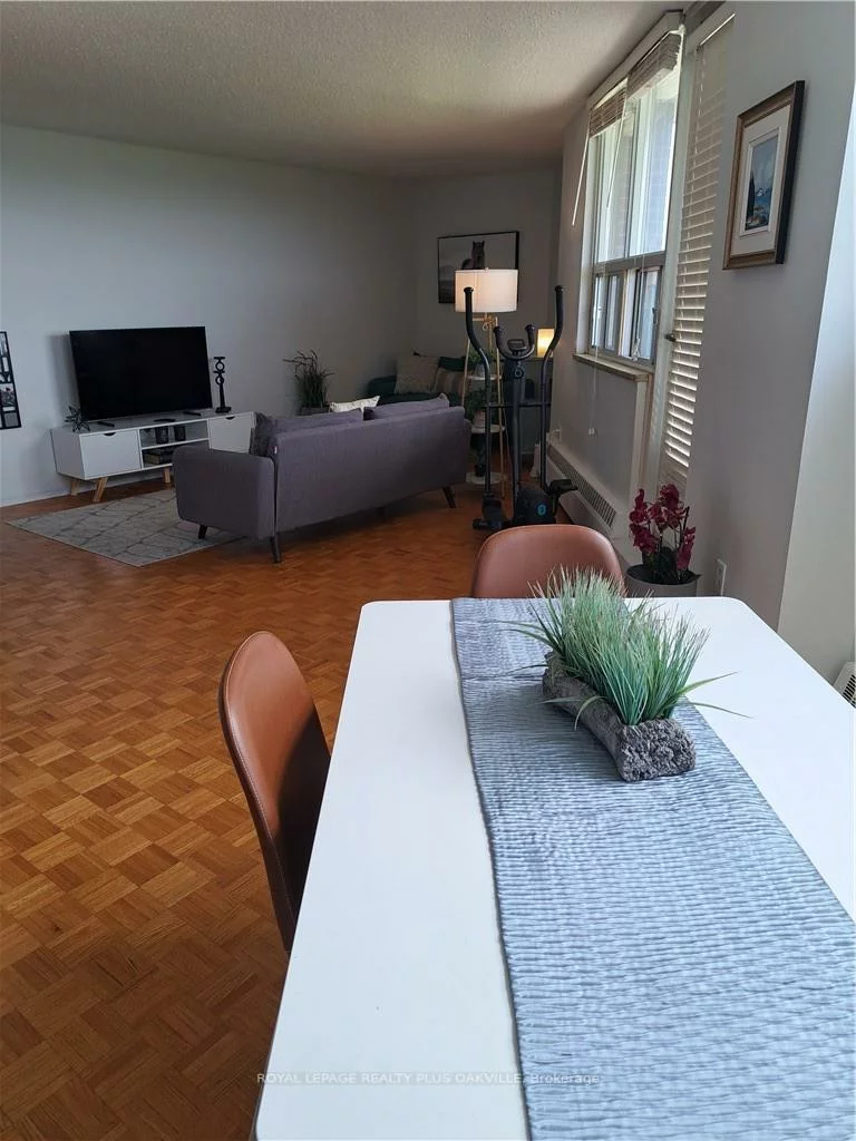 212, Kerr, 1002 - CO Central, Oakville