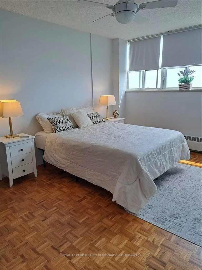 212, Kerr, 1002 - CO Central, Oakville
