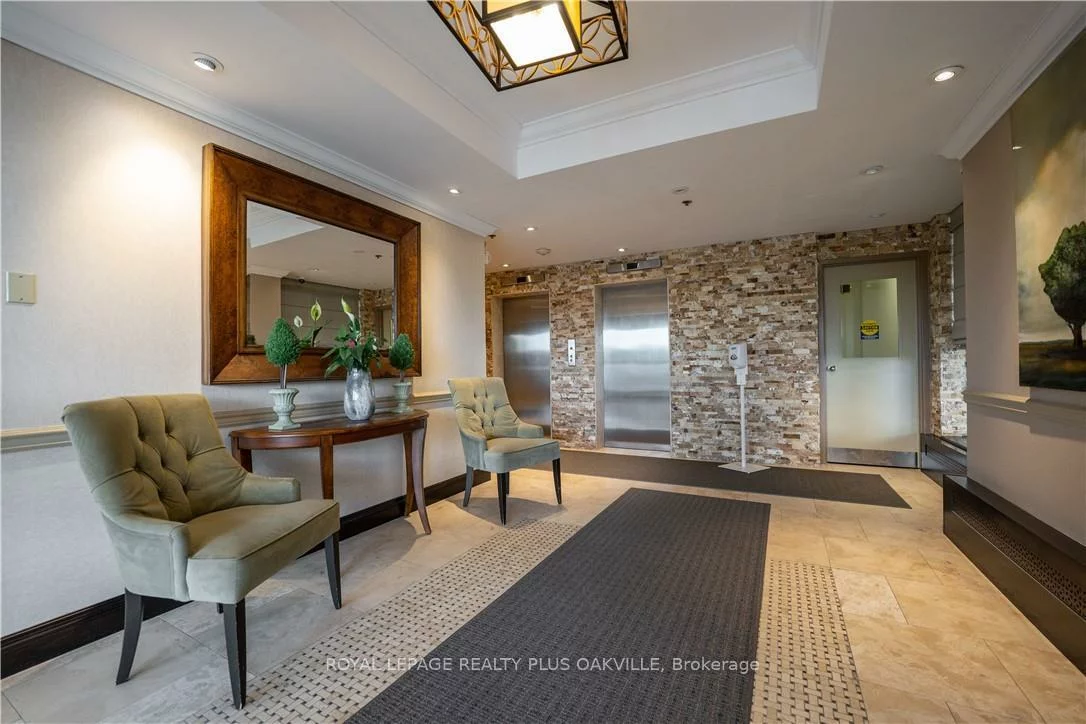 212, Kerr, 1002 - CO Central, Oakville