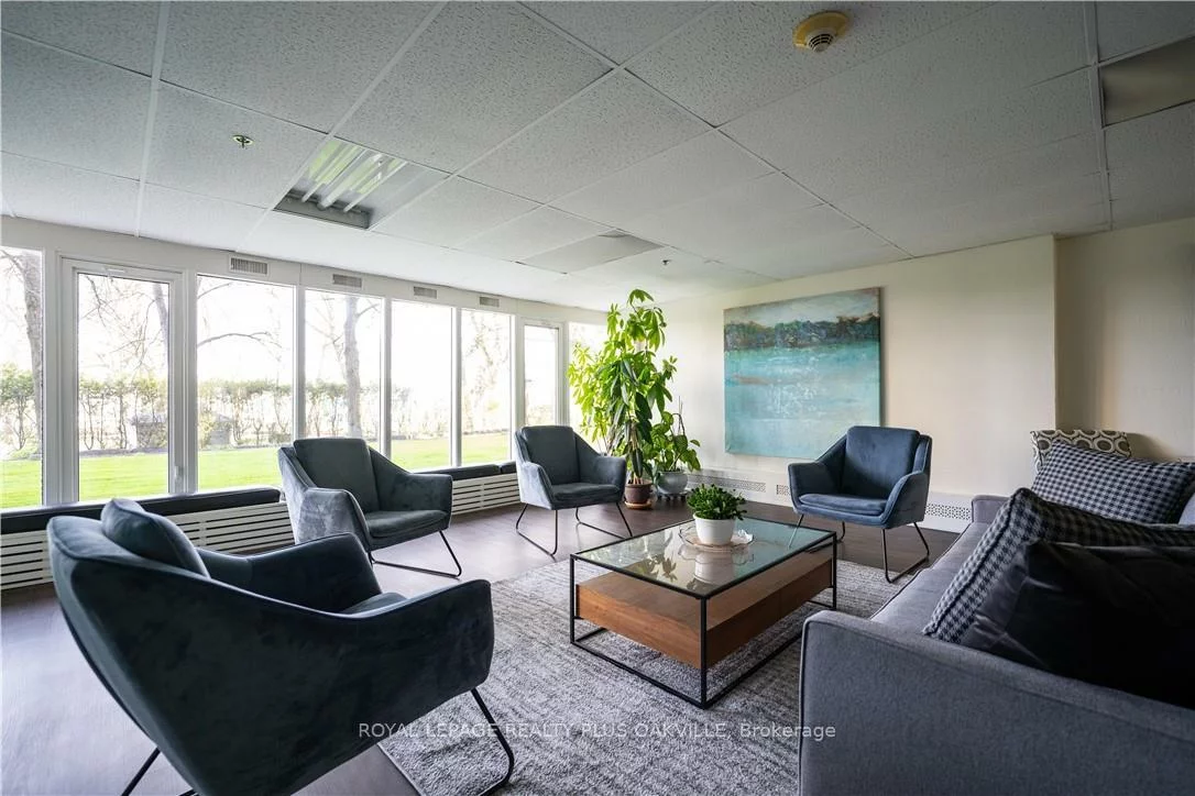 212, Kerr, 1002 - CO Central, Oakville