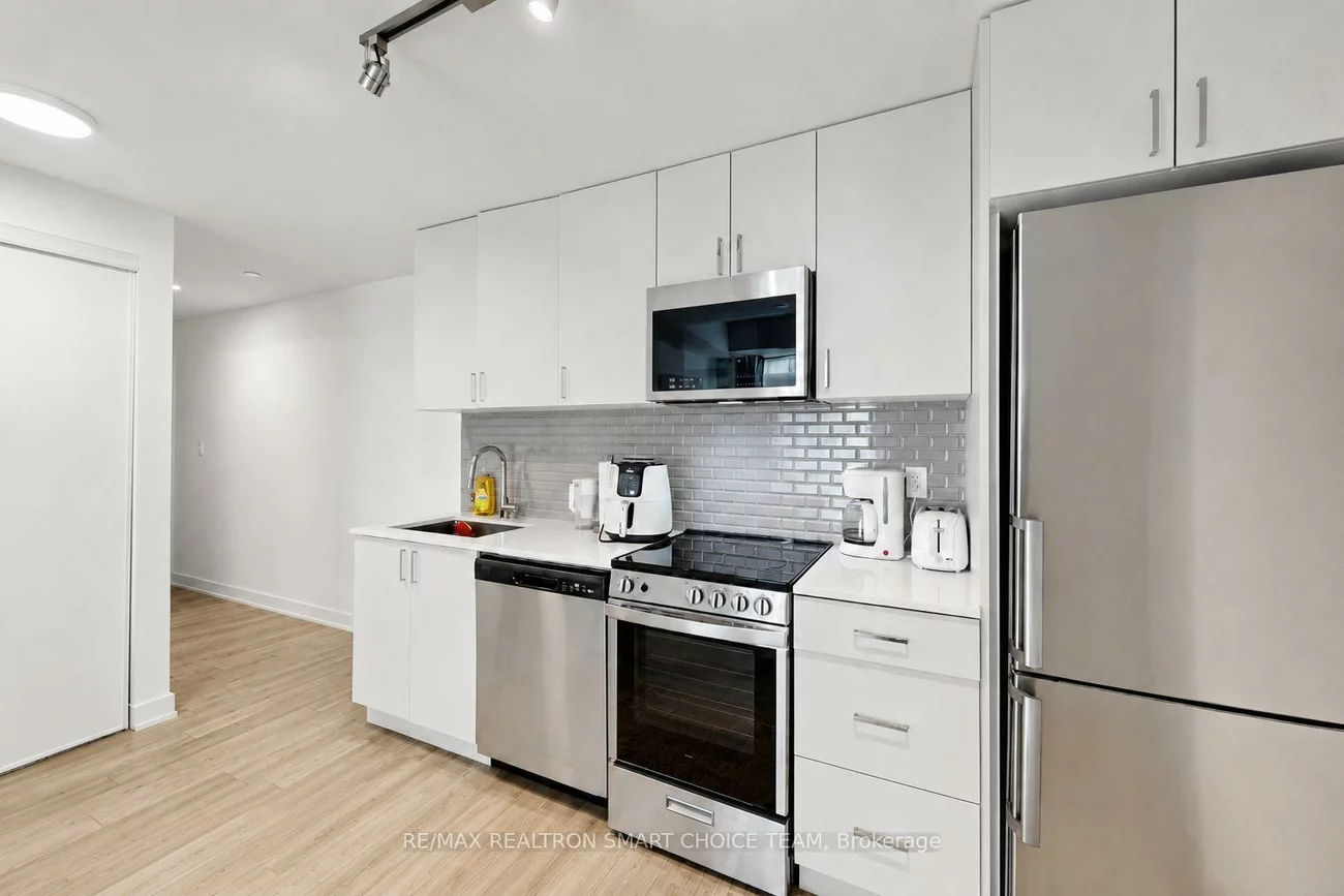 1005, Dundas, 1010 - JM Joshua Meadows, Oakville