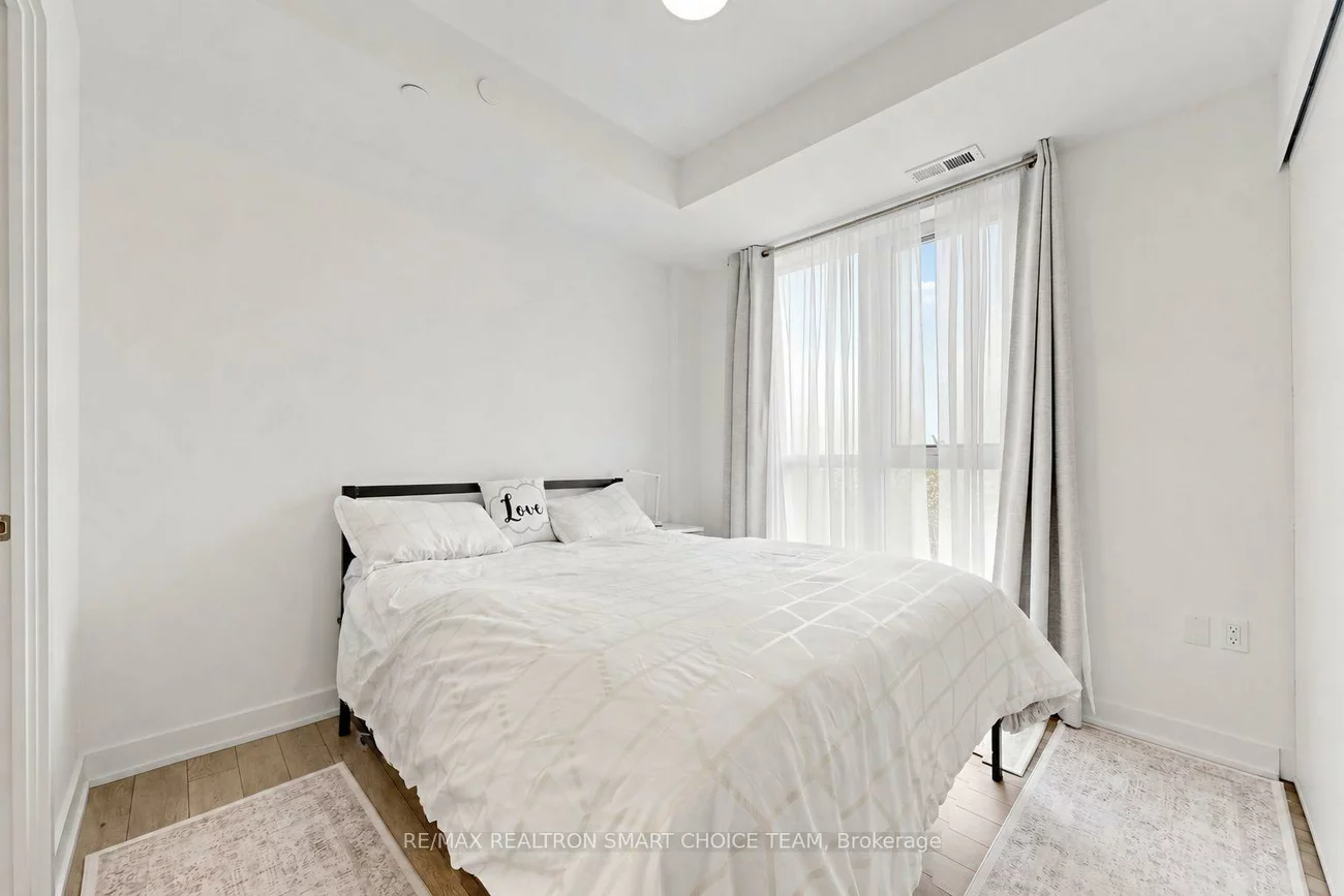 1005, Dundas, 1010 - JM Joshua Meadows, Oakville
