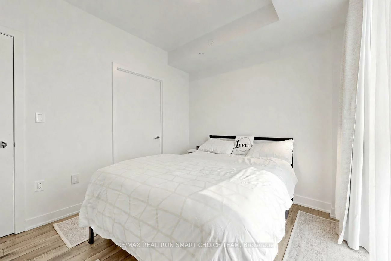 1005, Dundas, 1010 - JM Joshua Meadows, Oakville