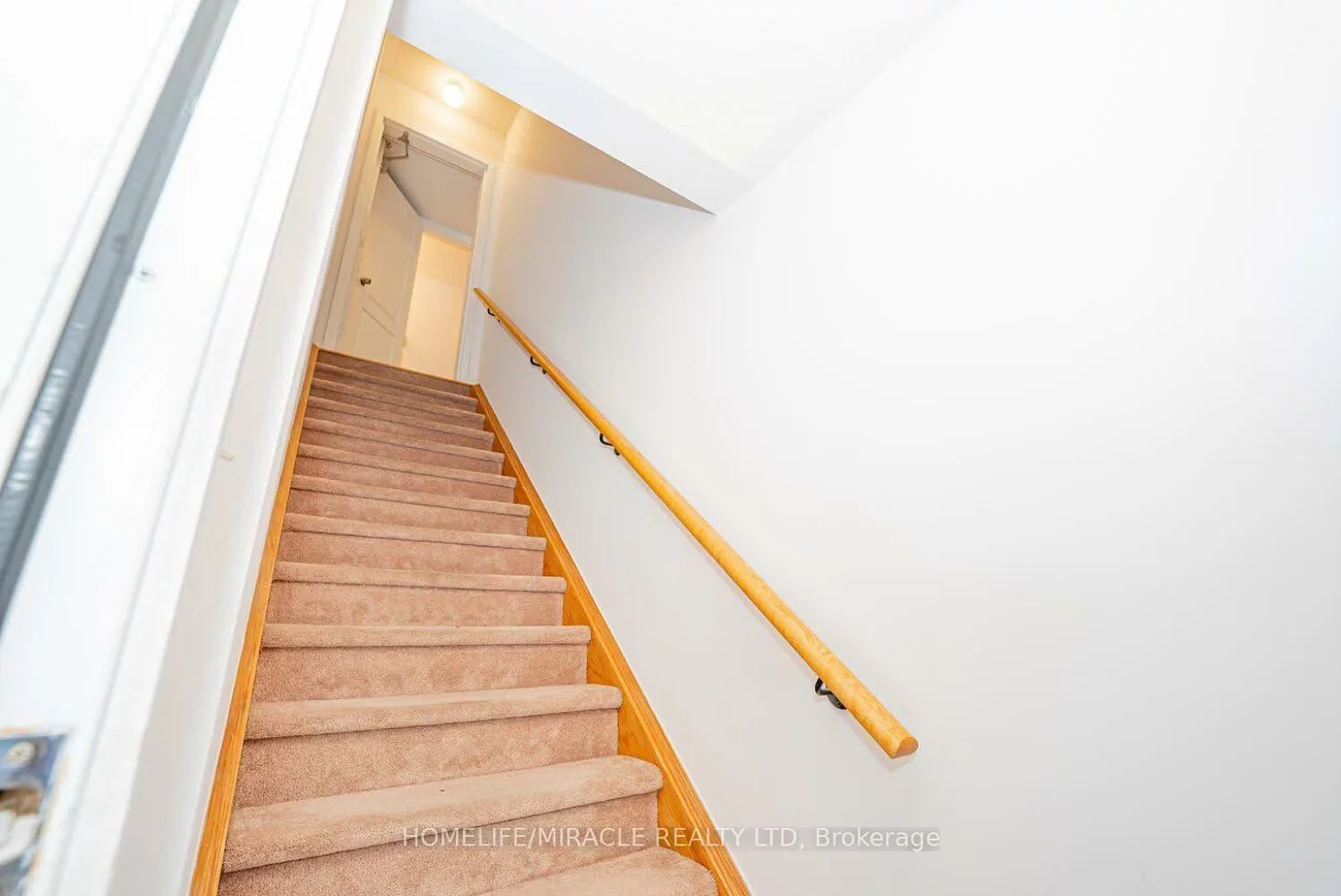 2476, Post, 1015 - RO River Oaks, Oakville
