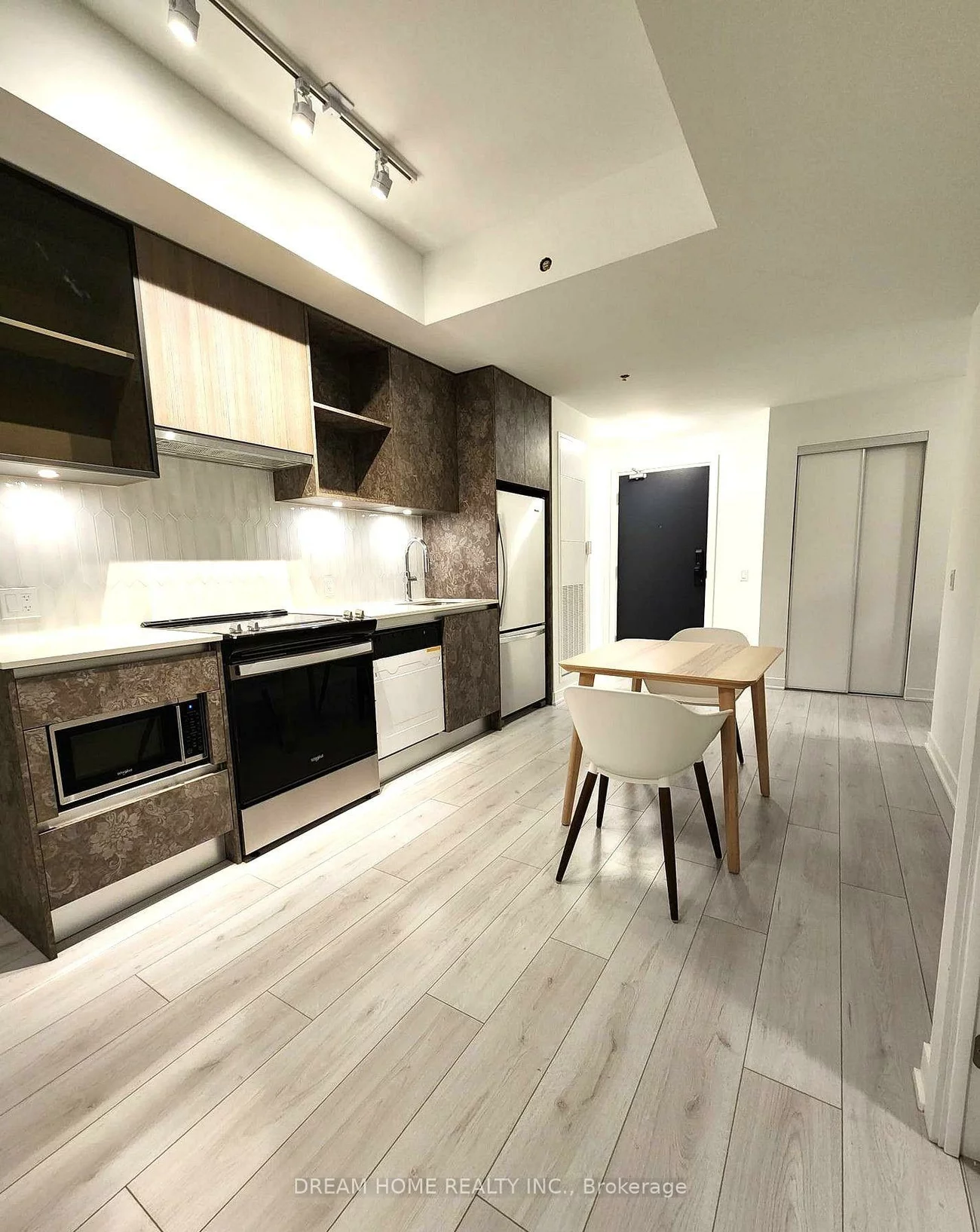 407, Dundas, 1008 - GO Glenorchy, Oakville