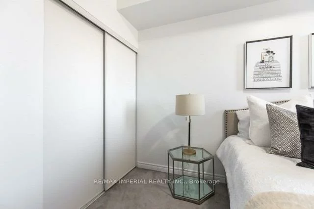 277, Gatwick, 1015 - RO River Oaks, Oakville