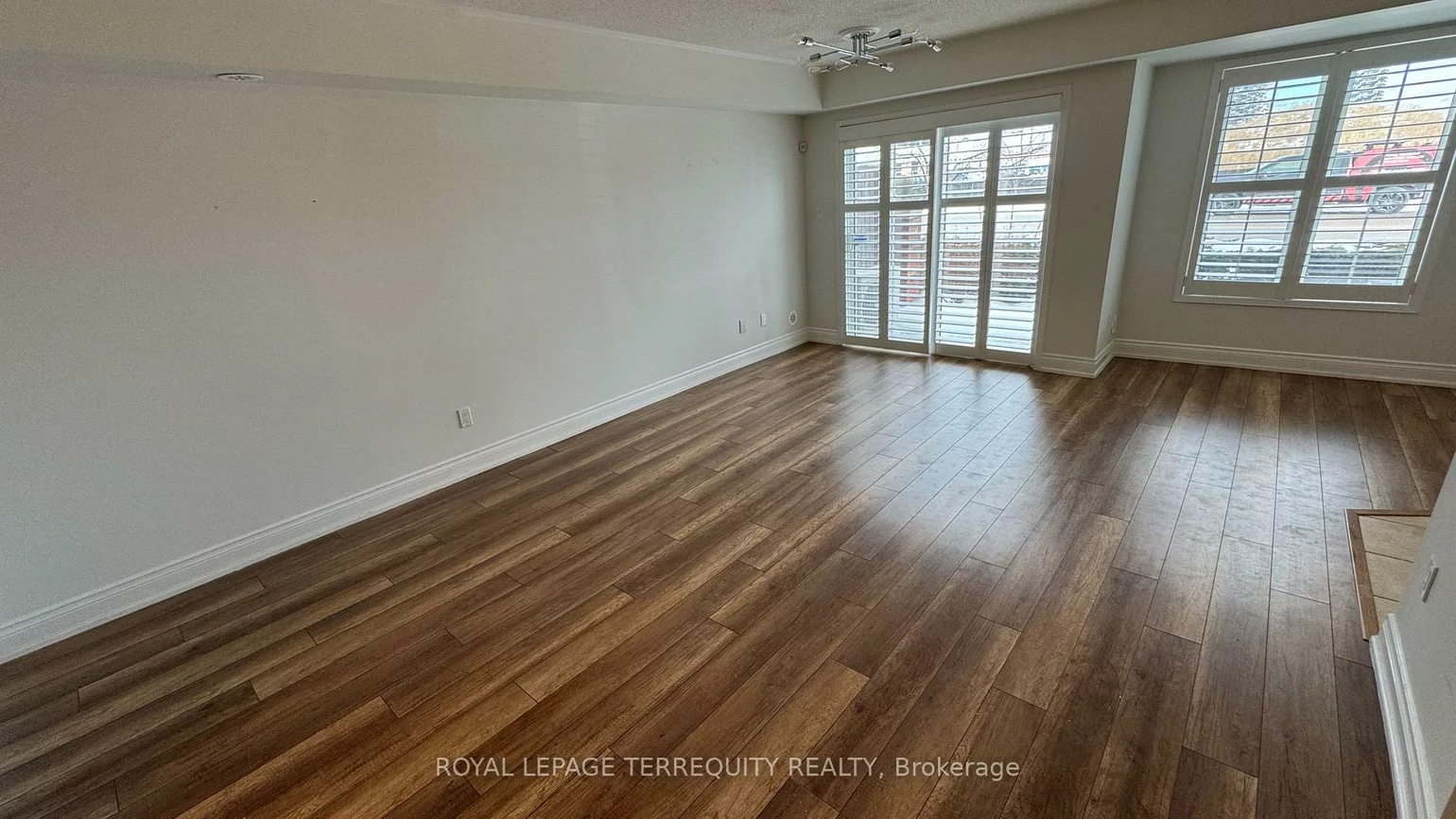 2450, Post, 1015 - RO River Oaks, Oakville
