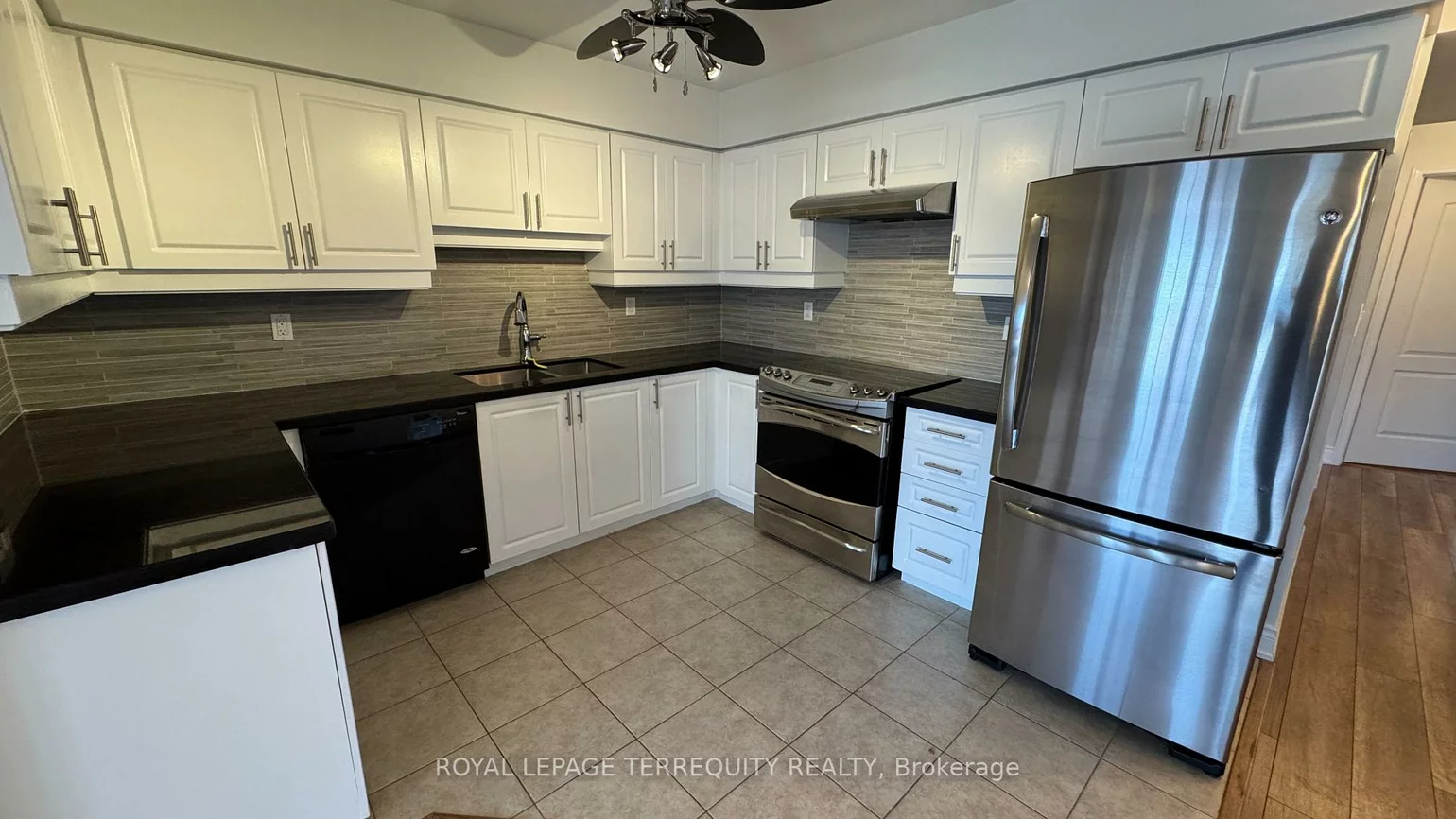 2450, Post, 1015 - RO River Oaks, Oakville