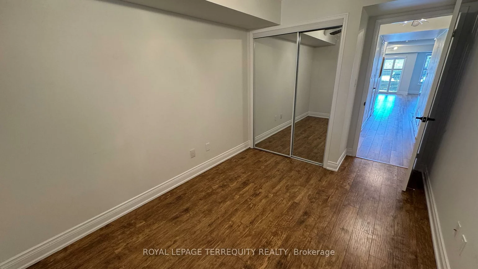 2450, Post, 1015 - RO River Oaks, Oakville