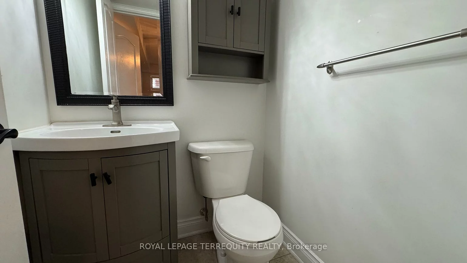 2450, Post, 1015 - RO River Oaks, Oakville