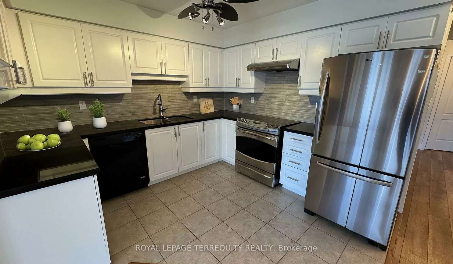 2450, Post, 1015 - RO River Oaks, Oakville