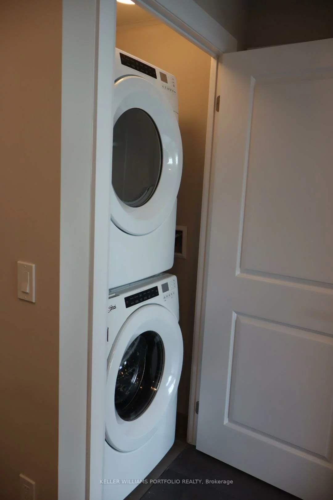 3240, William Coltson, 1010 - JM Joshua Meadows, Oakville