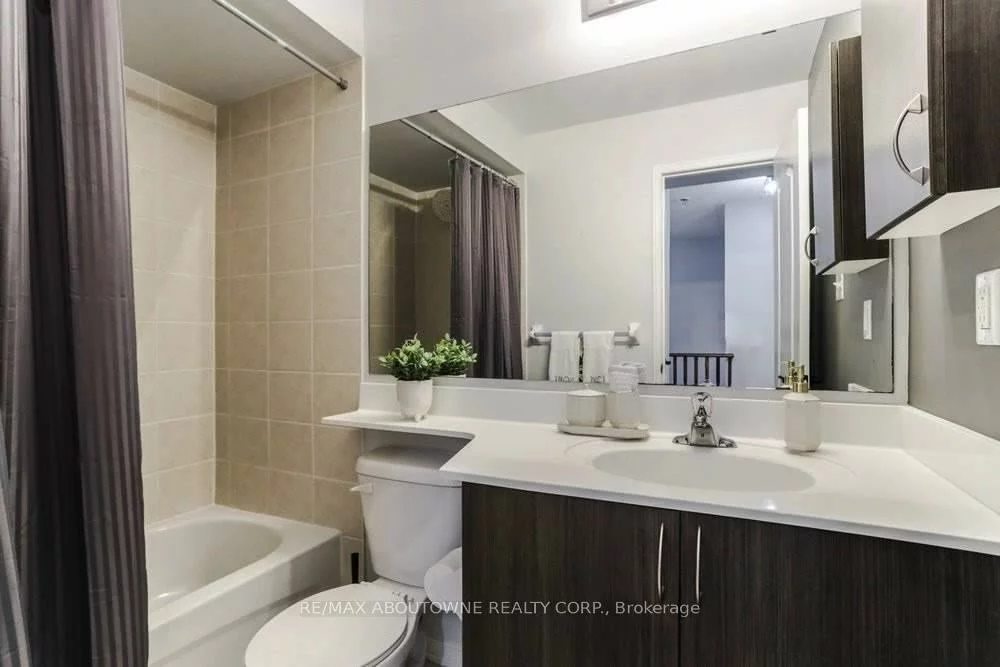 2579, Sixth, 1015 - RO River Oaks, Oakville