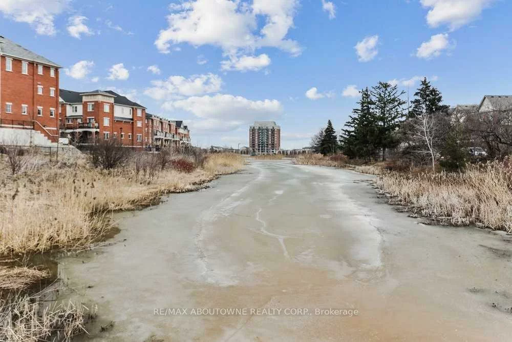 2579, Sixth, 1015 - RO River Oaks, Oakville