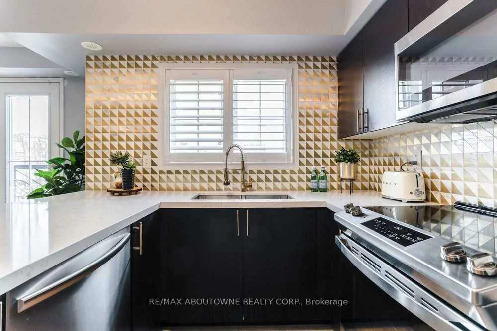 2579, Sixth, 1015 - RO River Oaks, Oakville