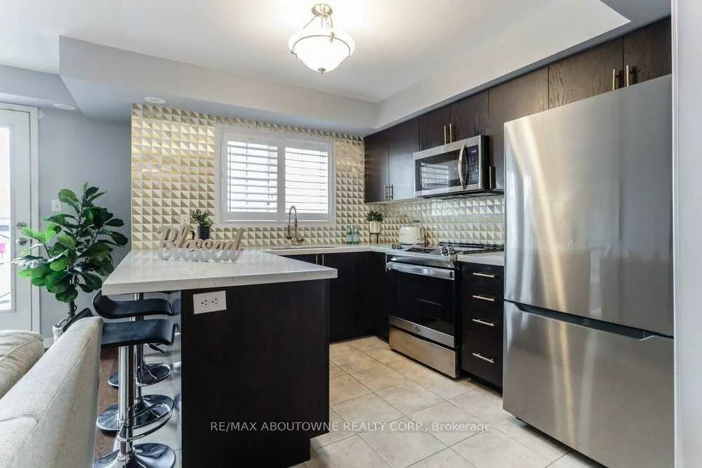 2579, Sixth, 1015 - RO River Oaks, Oakville