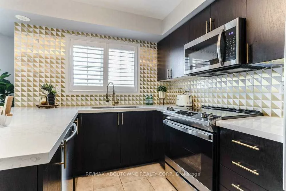 2579, Sixth, 1015 - RO River Oaks, Oakville