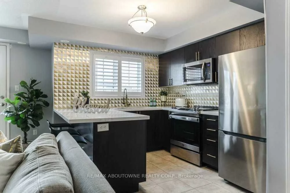 2579, Sixth, 1015 - RO River Oaks, Oakville