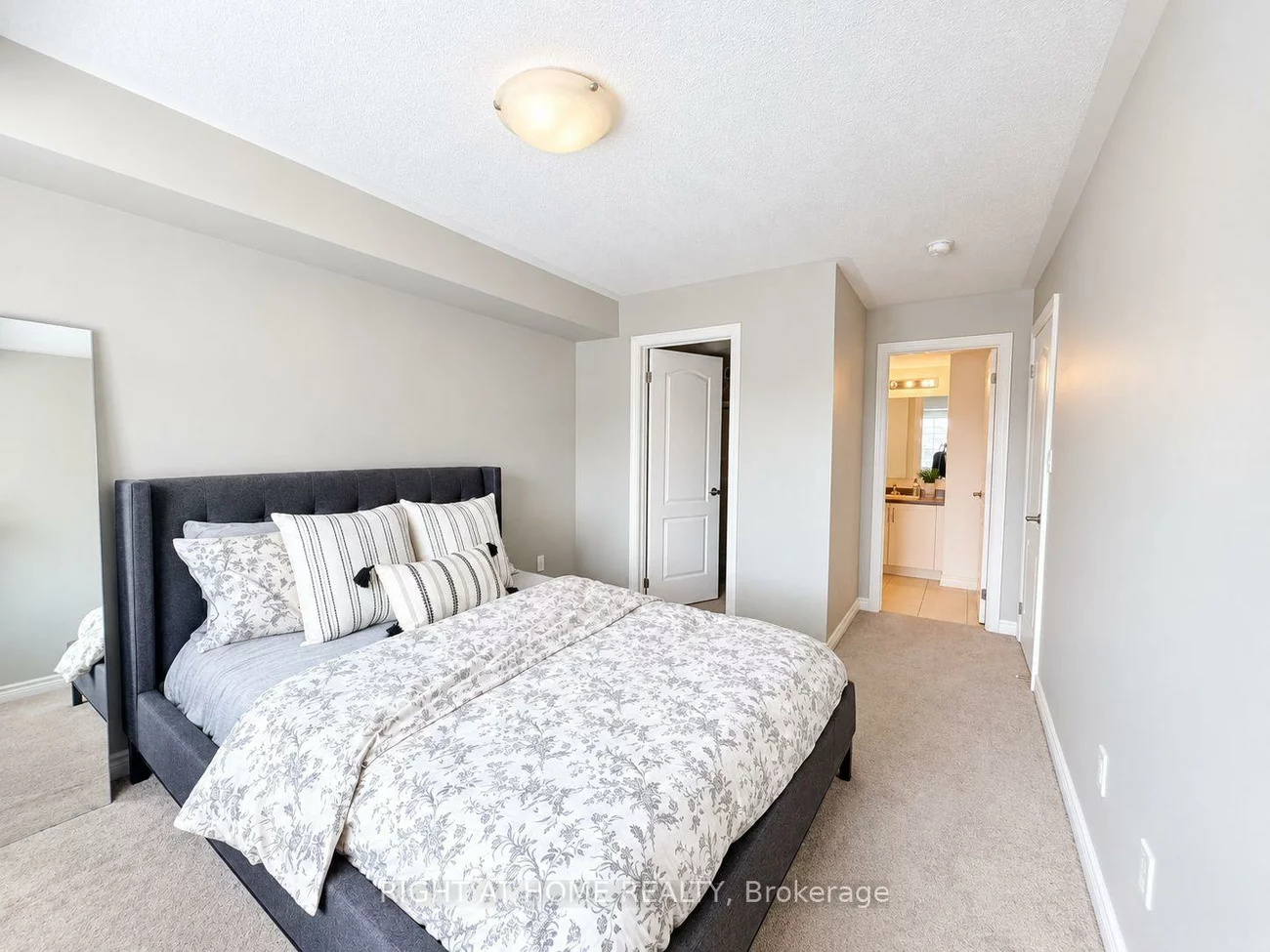 2420, Baronwood, 1019 - WM Westmount, Oakville