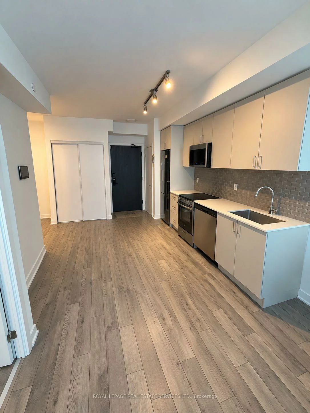 1005, Dundas, 1010 - JM Joshua Meadows, Oakville