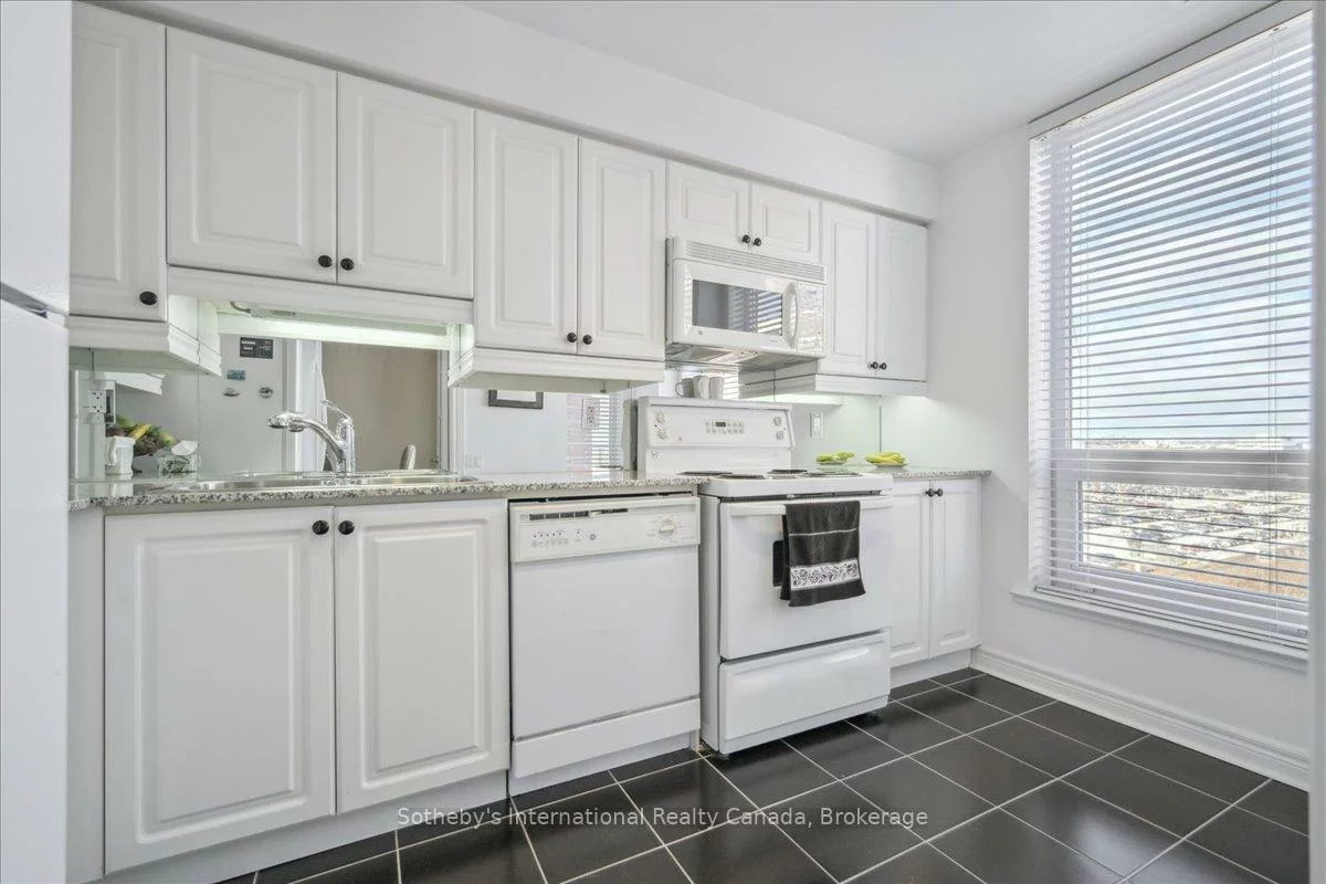 40, Old Mill, 1014 - QE Queen Elizabeth, Oakville