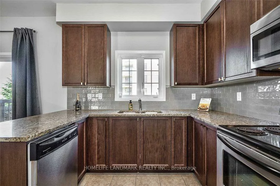 93, Georgian, 1015 - RO River Oaks, Oakville