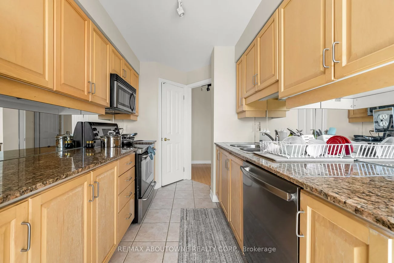 60, Old Mill, 1014 - QE Queen Elizabeth, Oakville