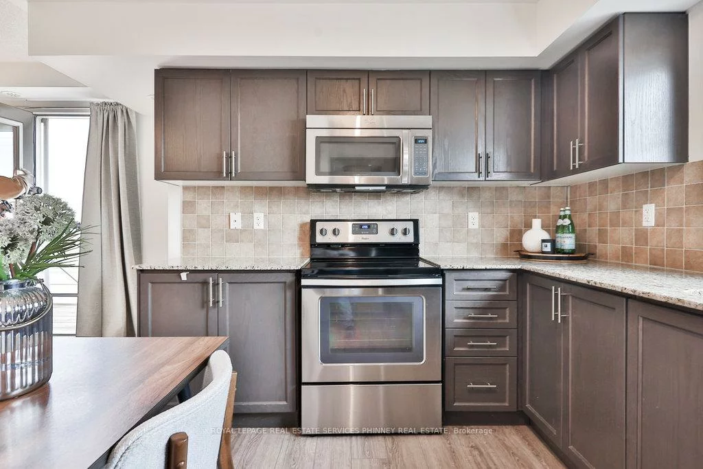 2500, Post, 1015 - RO River Oaks, Oakville