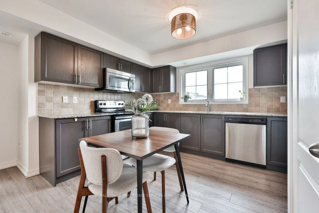 2500, Post, 1015 - RO River Oaks, Oakville
