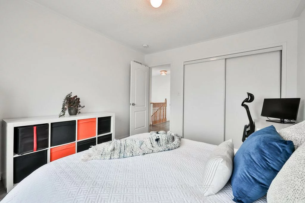 2500, Post, 1015 - RO River Oaks, Oakville