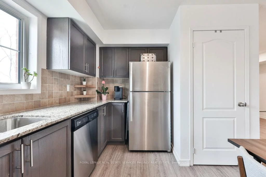 2500, Post, 1015 - RO River Oaks, Oakville