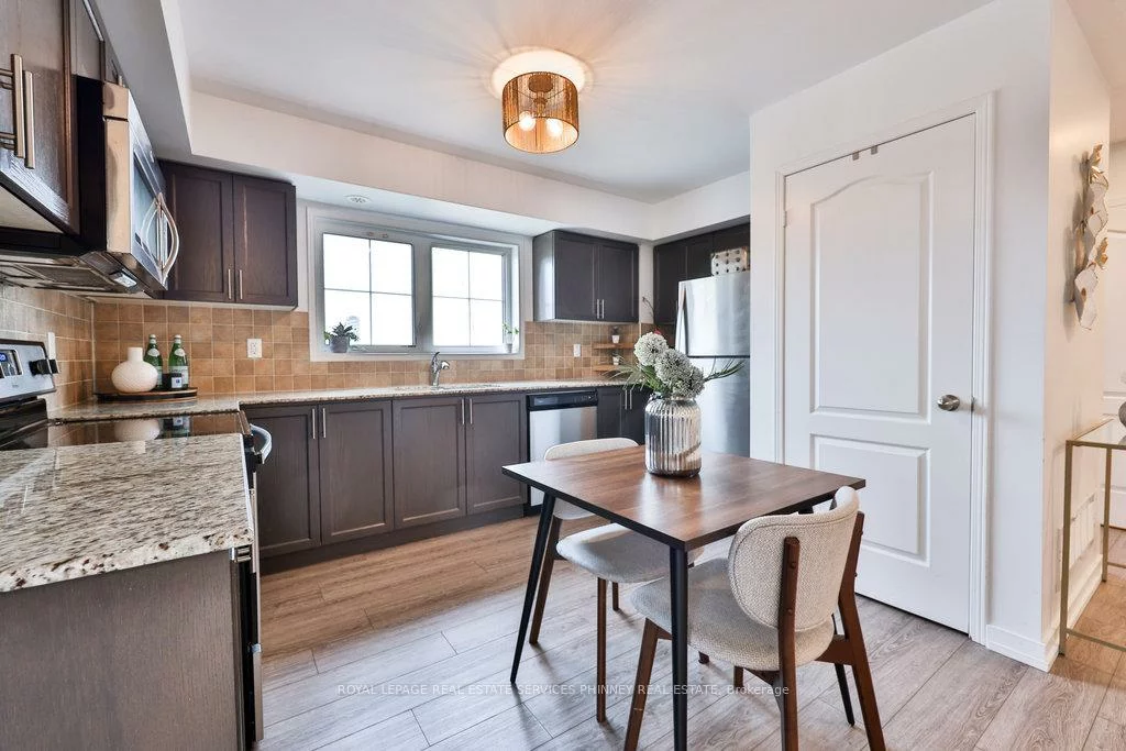 2500, Post, 1015 - RO River Oaks, Oakville